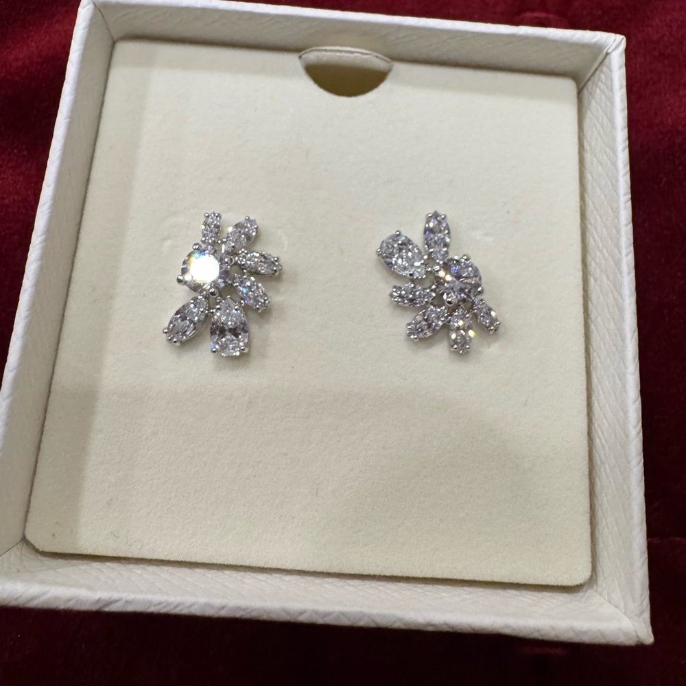Swarovski Mesmera stud earrings as seen on Ariana Grande NWT - Picture 2 of 8
